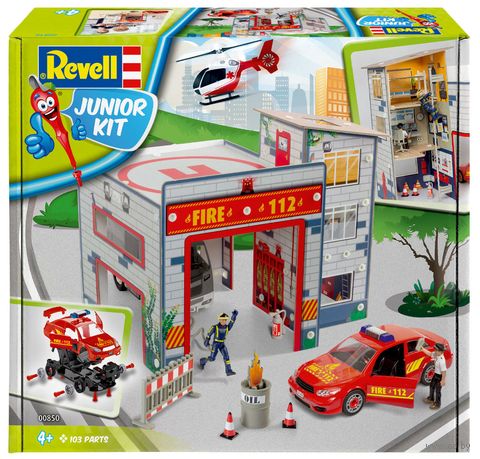 Сборная модель "Пожарная станция с пожарной машиной" (масштаб: 1/20) — фото, картинка